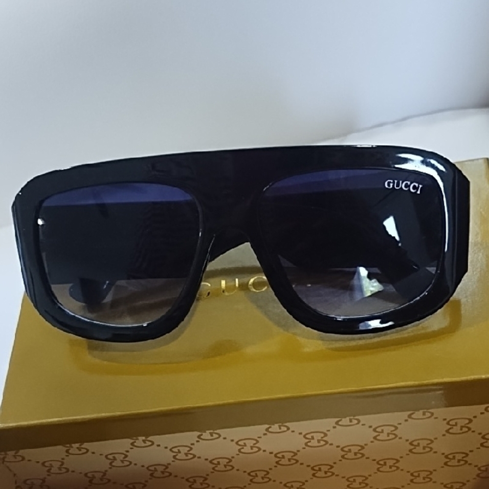 Gucci Black Sunglasses with Gold Case - Picture 2 of 10